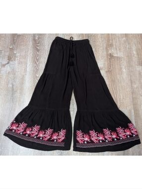Cute Options Embroidered Floral Black Flowy Wide Leg Bloomer Pants Size Small